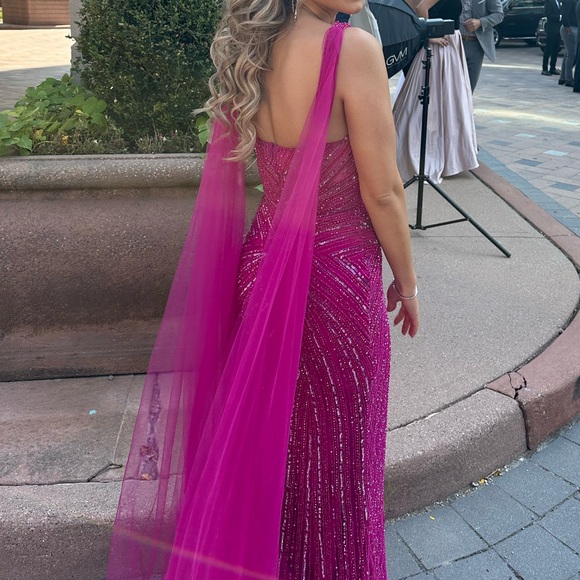 Catwalk couture beaded fuchsia evening gown - Picture 6 of 7